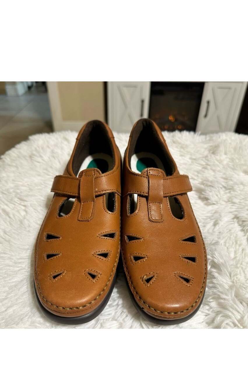 SAS Womens Shoes Size 7.5 N Roamer Slip On Brown Leather MSRP $185 Made in USA
